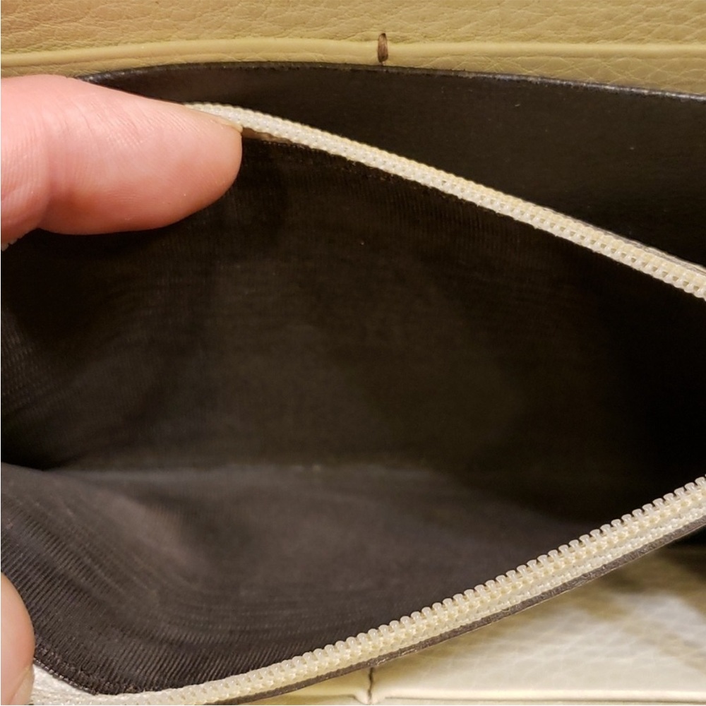 Elegant Cream Leather Wallet - Picture 7 of 16